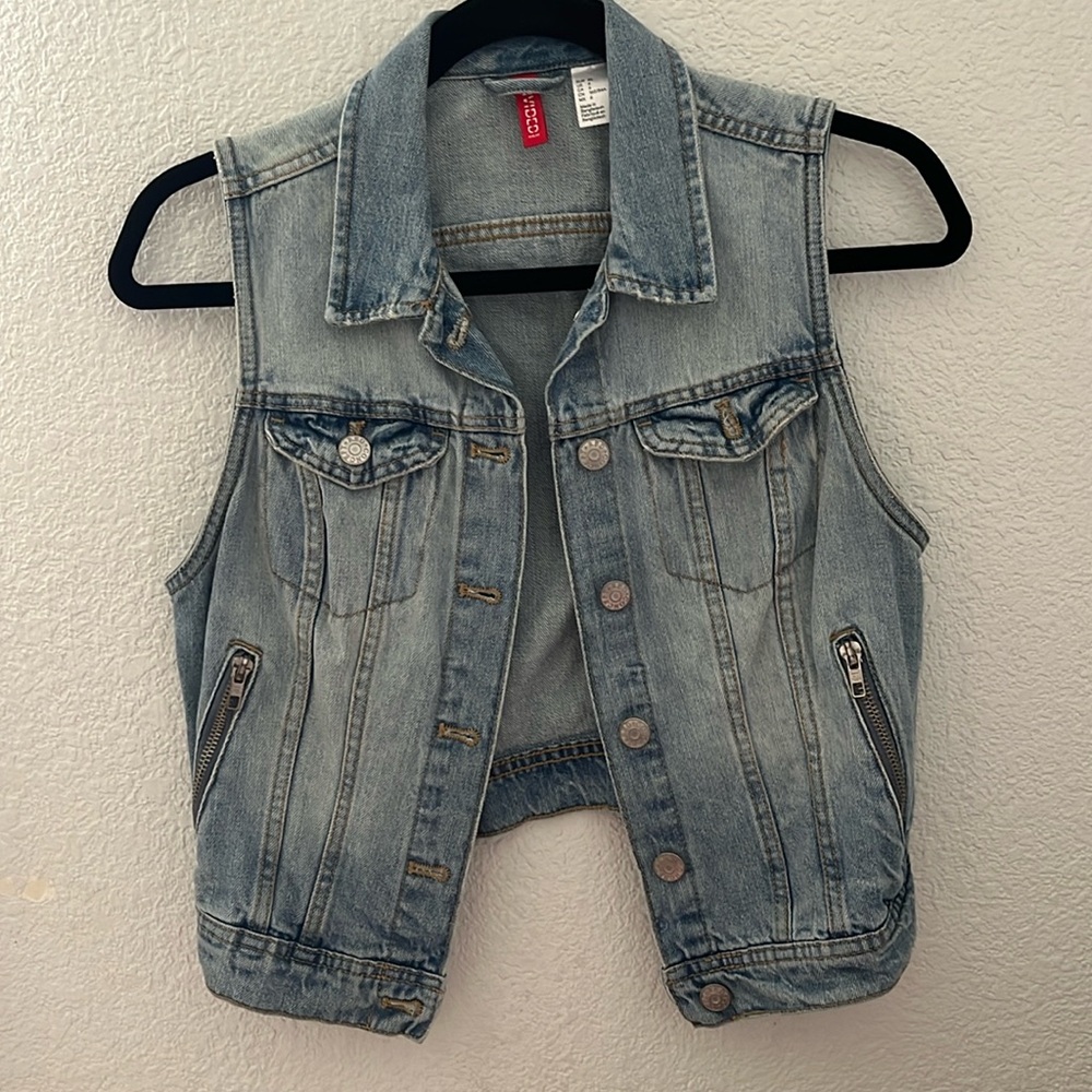Divided by H&M denim vest size 6 women’s, medium wash